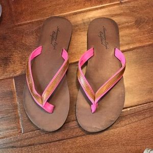 LIKE NEW!! AE FLIP FLOPS!